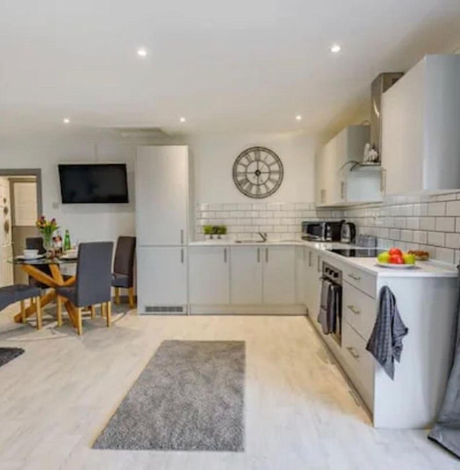1 Bedroom Holiday Let In The Heart Of West Wales Carmarthen Ngoại thất bức ảnh